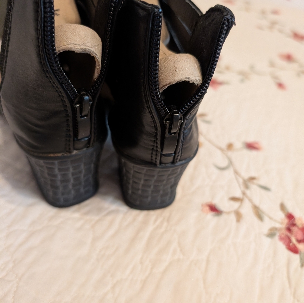 2 pr Women’s Block Heel Sandals- Sz 6.5 - Picture 5 of 11